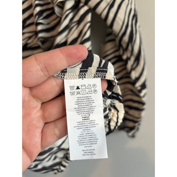 NWT Michael Michael Kors Women's Stadium Ruffle Top Zebra Print Size Small - Picture 4 of 5
